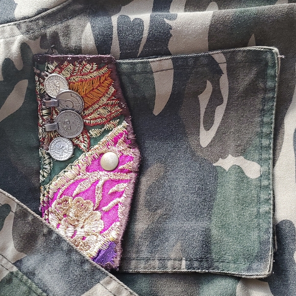 Beautiful Stories Embellished Patch Mixed Media Camoflague Utility Jacket Size S - Picture 5 of 12